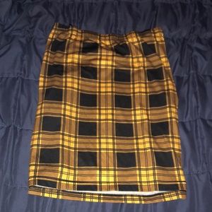 Large yellow plaid skirt brand new never worn